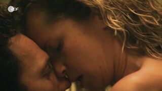 Cornelia Gröschel Nude Tits Sex Scene "Verhängnisvolle Leidenschaft Sylt" 2025 / Cornelia Gröschel Nackte Brüste Sexszene