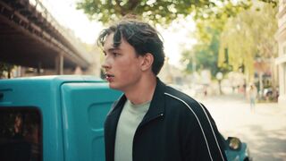 Antonia Breidenbach Nude Tits "Polizei" 2025 / Antonia Breidenbach Nacktbrüste