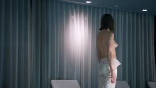 Llewellyn Reichman Fully Nude "Immerhin: Die Kunst, die Kunst" 2024 / Llewellyn Reichman vollständig nackt