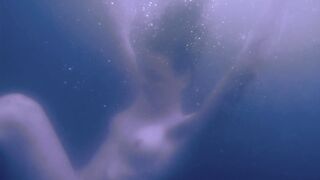 Llewellyn Reichman Fully Nude "Immerhin: Die Kunst, die Kunst" 2024 / Llewellyn Reichman vollständig nackt