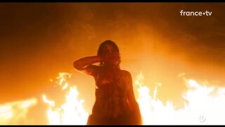 Epona Guillaume Nude Tits Sex Scenes "Rouge" 2025 / Epona Guillaume nue seins scènes de sexe