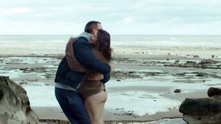 Daphne Patakia Nude Tits, Ass "L'appel de l'eau" 2025 / Daphne Patakia seins nus