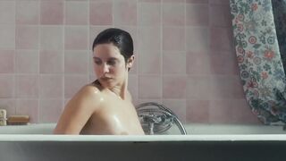 Daphne Patakia Nude Tits, Ass "L'appel de l'eau" 2025 / Daphne Patakia seins nus