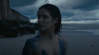 Daphne Patakia Nude Tits, Ass "L'appel de l'eau" 2025 / Daphne Patakia seins nus