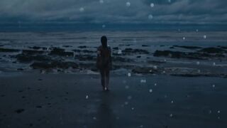 Daphne Patakia Nude Tits, Ass "L'appel de l'eau" 2025 / Daphne Patakia seins nus