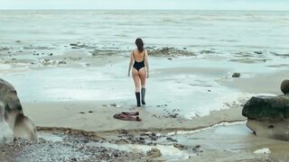 Daphne Patakia Nude Tits, Ass "L'appel de l'eau" 2025 / Daphne Patakia seins nus