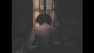 Lena Urzendowsky, Luise Heyer Nude Tits Sex Scenes "In die Sonne schauen" 2025 / Lena Urzendowsky, Luise Heyer Nacktszenen