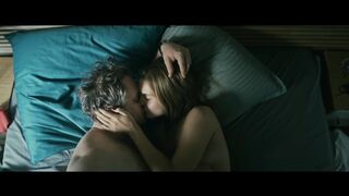 Agata Turkot Nude Tits Sex Scenes "Good Home" 2025 / Agata Turkot nagie cycki sceny seksu „Dom dobry”