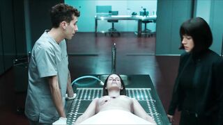 Daphné Patakia Nude Tits "Chien 51 2025 / Daphné Patakia Seins nus