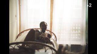 Emara Neymour Jackson Nude Tits "Bright Hours" 2023 / Emara Neymour Jackson seins nus