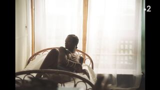 Emara Neymour Jackson Nude Tits "Bright Hours" 2023 / Emara Neymour Jackson seins nus