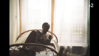 Emara Neymour Jackson Nude Tits "Bright Hours" 2023 / Emara Neymour Jackson seins nus