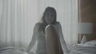 Linda Cardellini See-Thru "DTF St. Louis" S1Ep2 2026