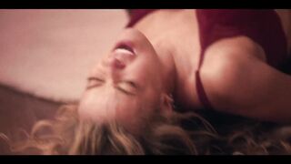 Carmen Electra Nude Tits Sex Scene "Dear Killer Nannies: Criado por sicarios" 2026 S1Ep6