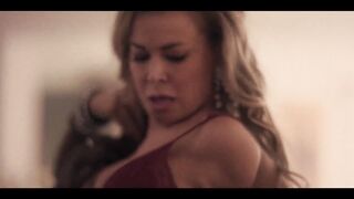 Carmen Electra Nude Tits Sex Scene "Dear Killer Nannies: Criado por sicarios" 2026 S1Ep6