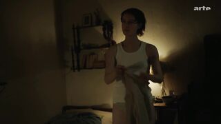 Julia Windischbauer Nude Tits "Etty" S1Ep3 2026